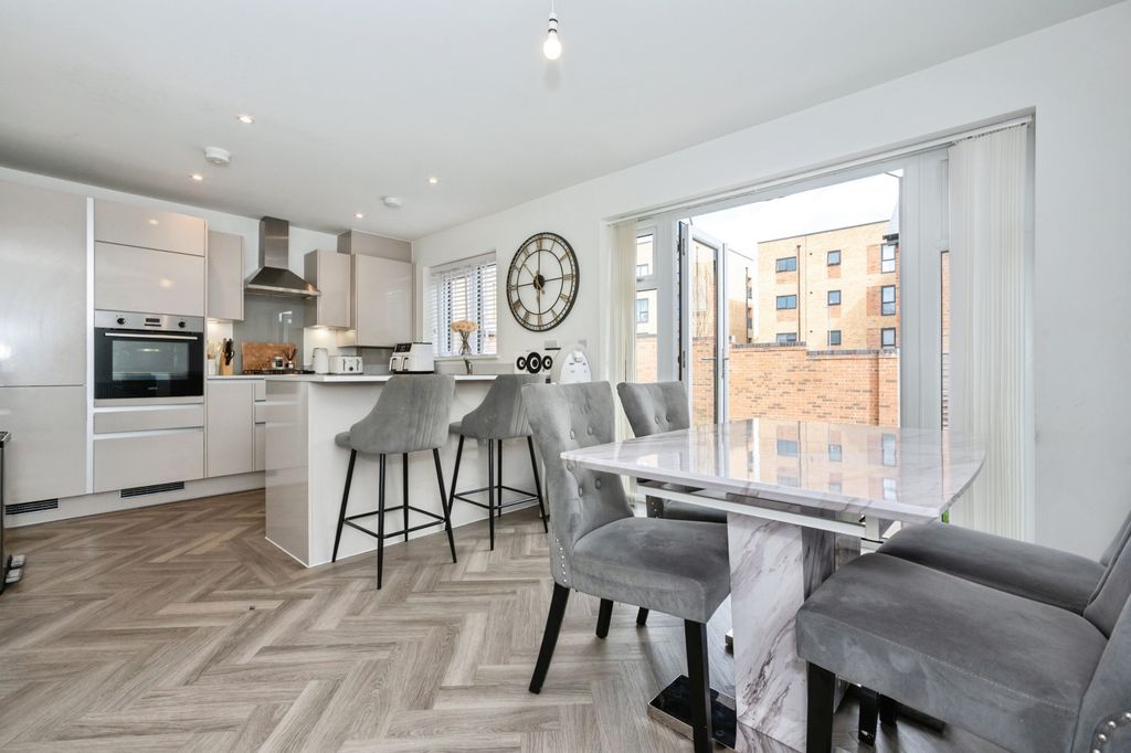 Property photo 3 of 20 Kitchen/Diner