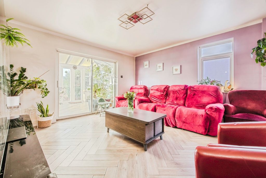 Property photo 2 of 17 Photo