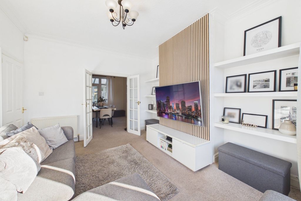 Property photo 3 of 25 Living Room