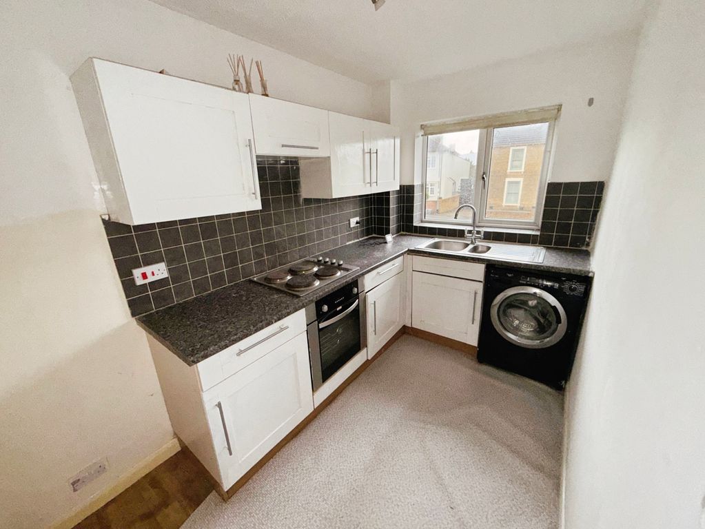 Property photo 2 of 6 Kitchen