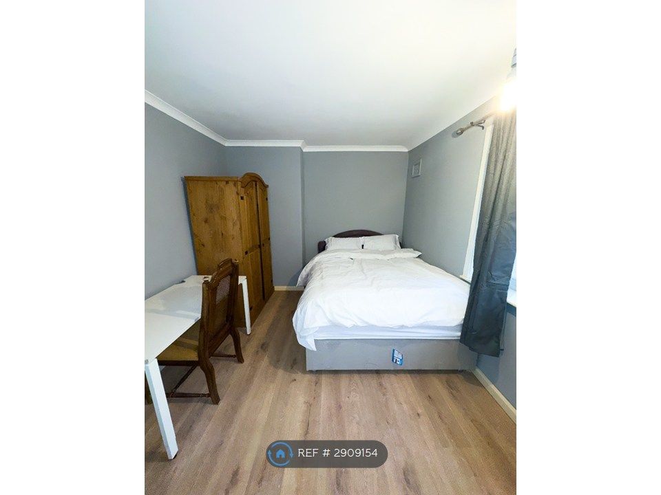 Property photo 3 of 9 Bedroom 1