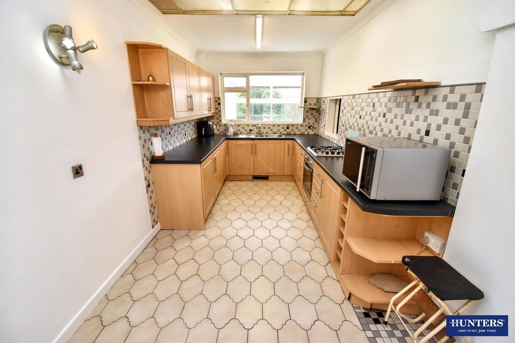 Property photo 3 of 16 Kitchen