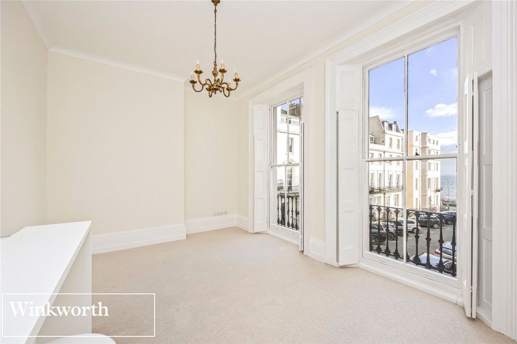 Property photo 2 of 22 Picture No. 15