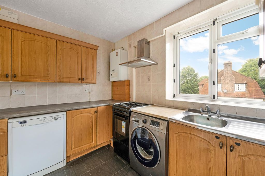 Property photo 3 of 14 St Helier Avenue  (16 From 26)-16 (3).Jpg