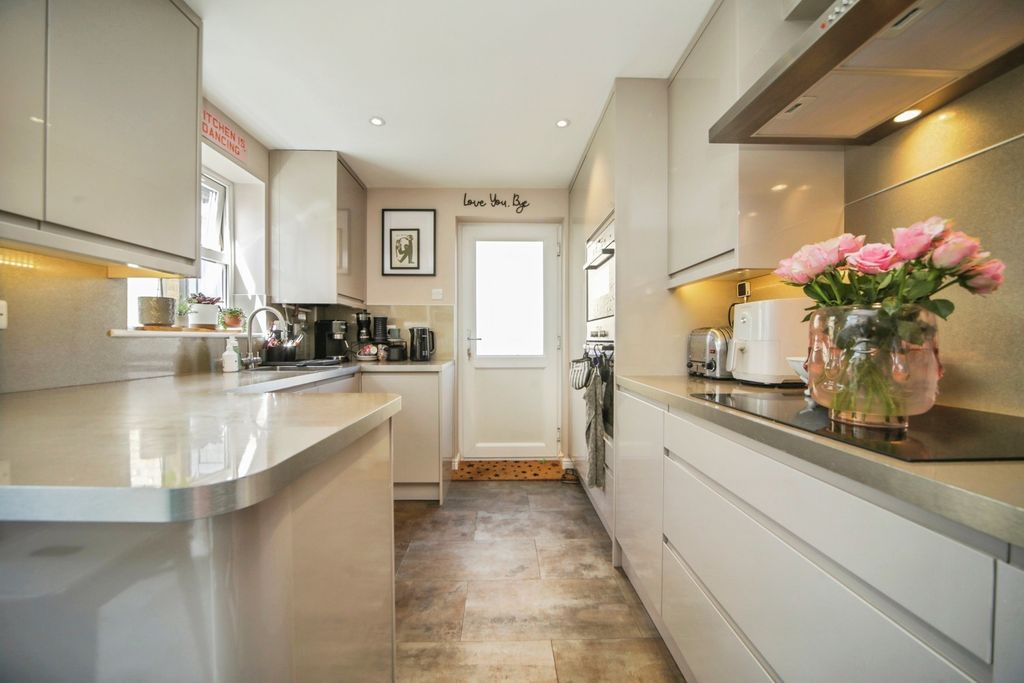 Property photo 3 of 18 Pbox-Img.Jpg