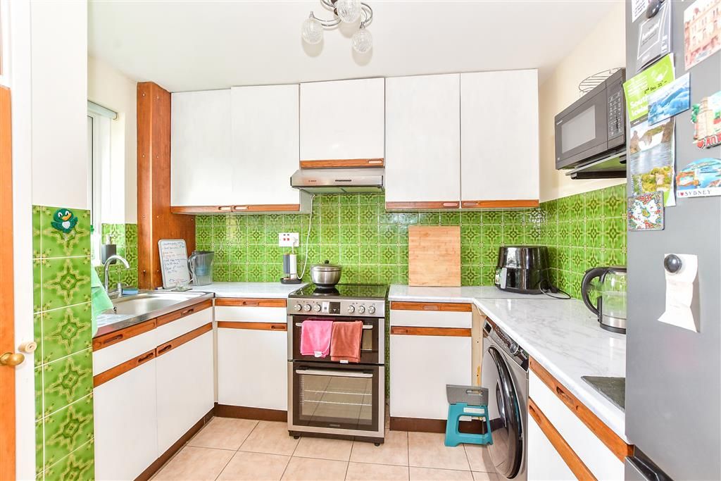 Property photo 2 of 10 Kitchen