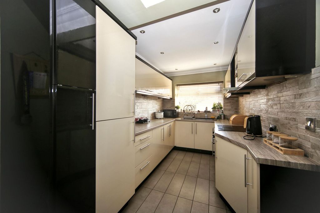 Property photo 3 of 25