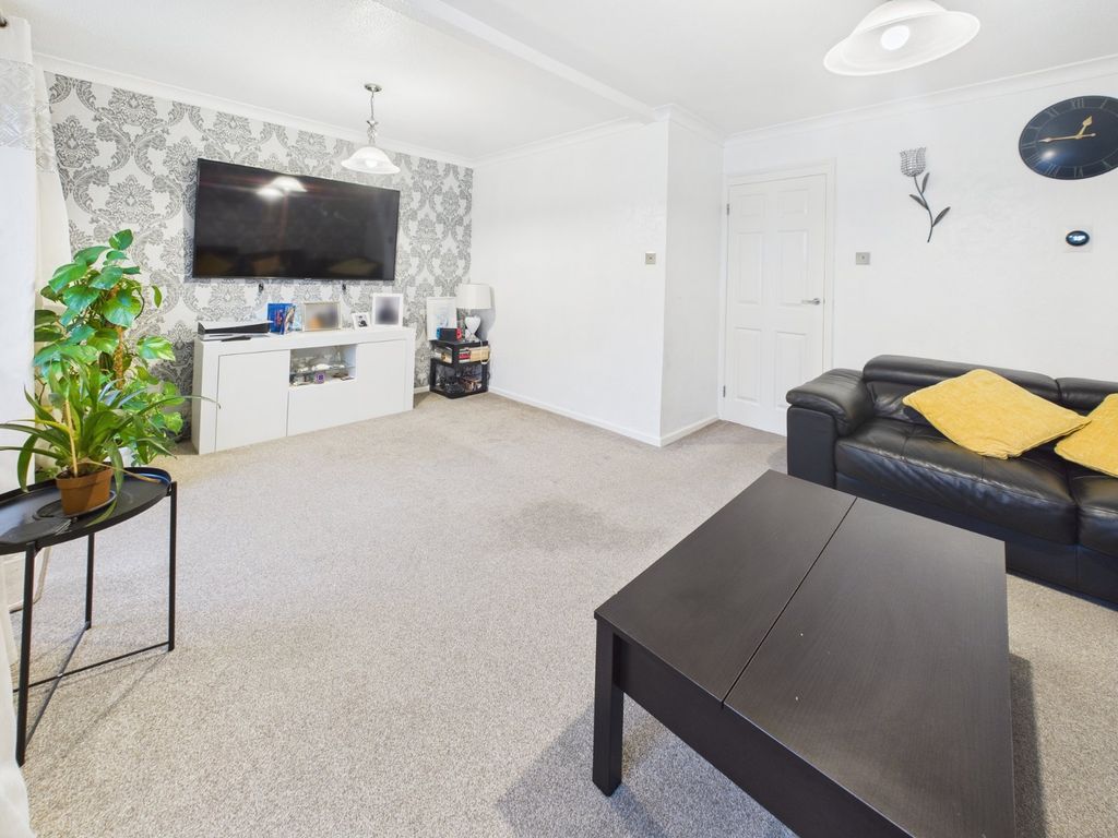 Property photo 3 of 8 Living/Dining