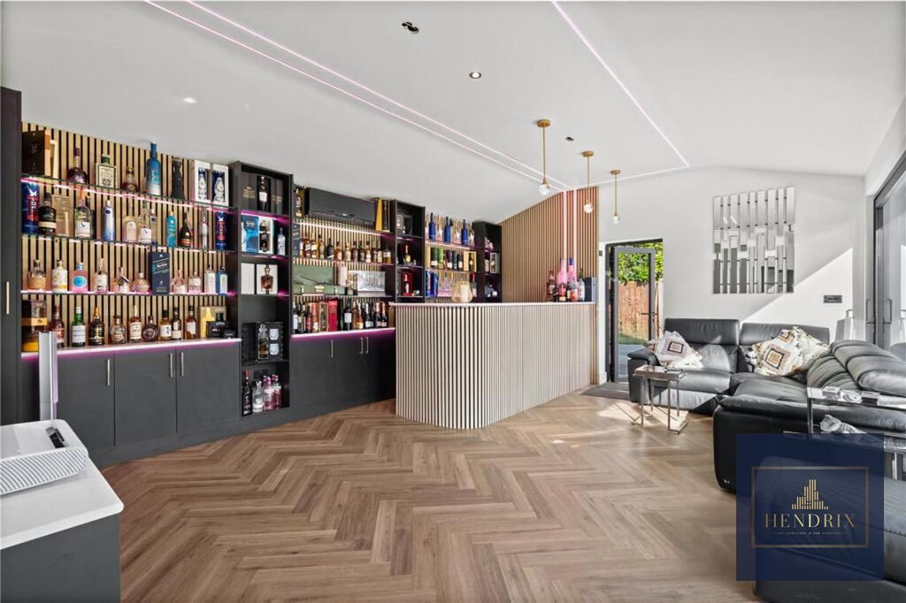 Additional image 7 of 4 bed detached house to rentHigh Road, Chigwell IG7