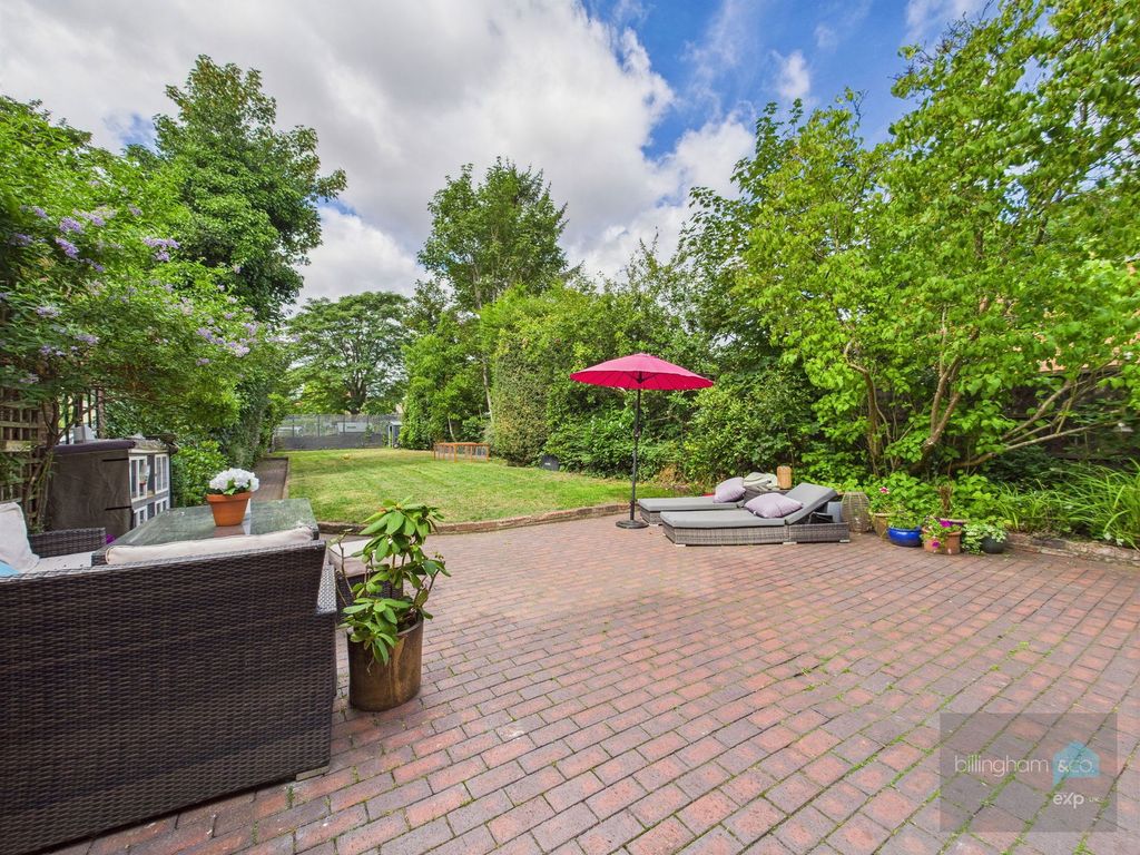 Property photo 2 of 27