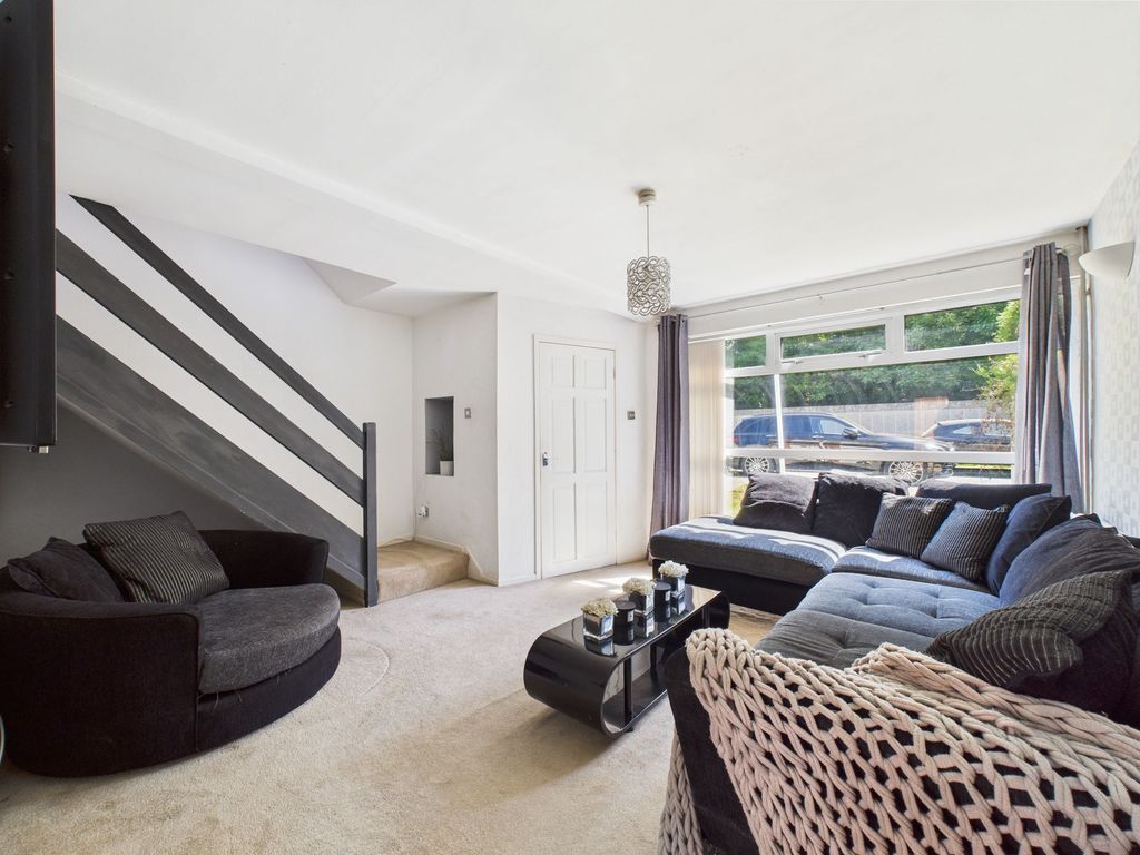 Property photo 3 of 18 Lounge