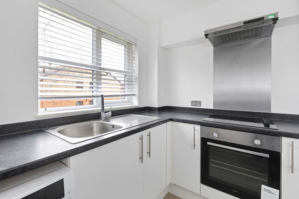 Property photo 3 of 20 Kitchen