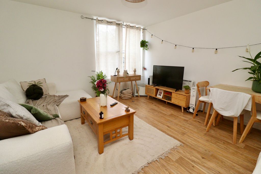 Property photo 3 of 9 Img_5067