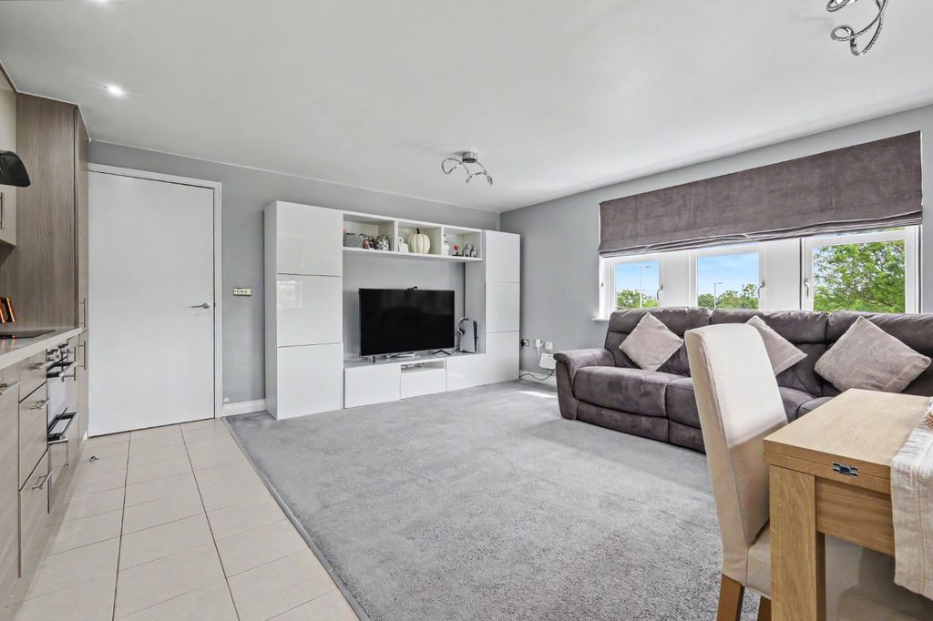 Property photo 3 of 12 5195455