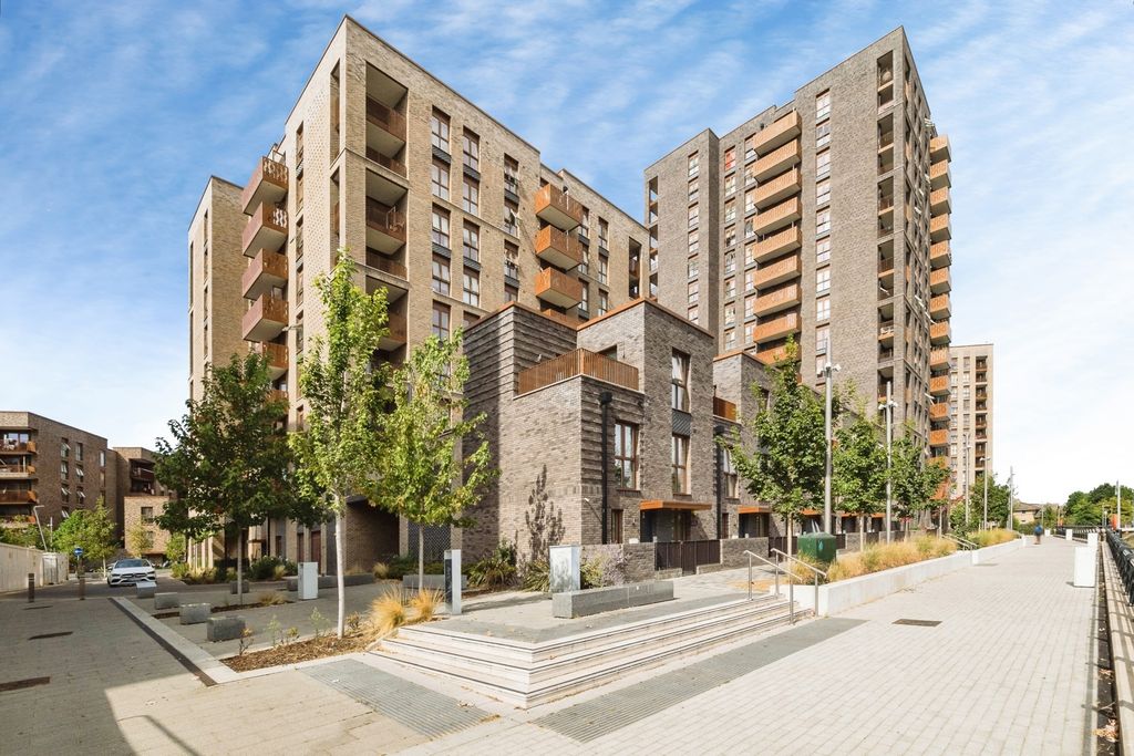 Property photo 1 of 18 Pbox-Img.Jpg