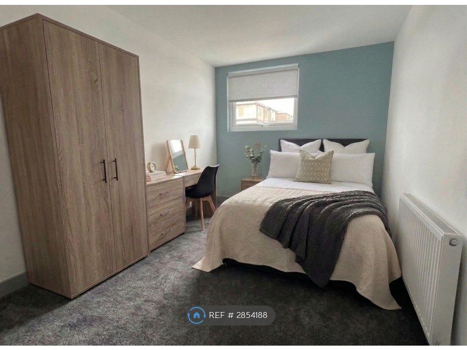 Property photo 1 of 8 Room 6 W/ Ensuite