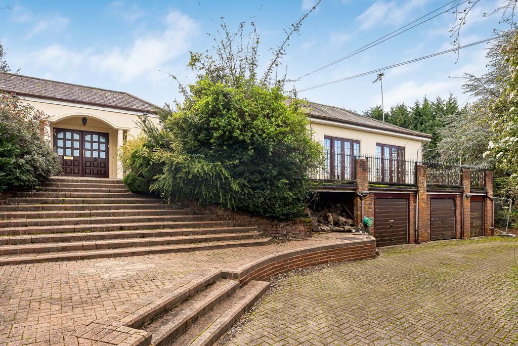 Property photo 2 of 39