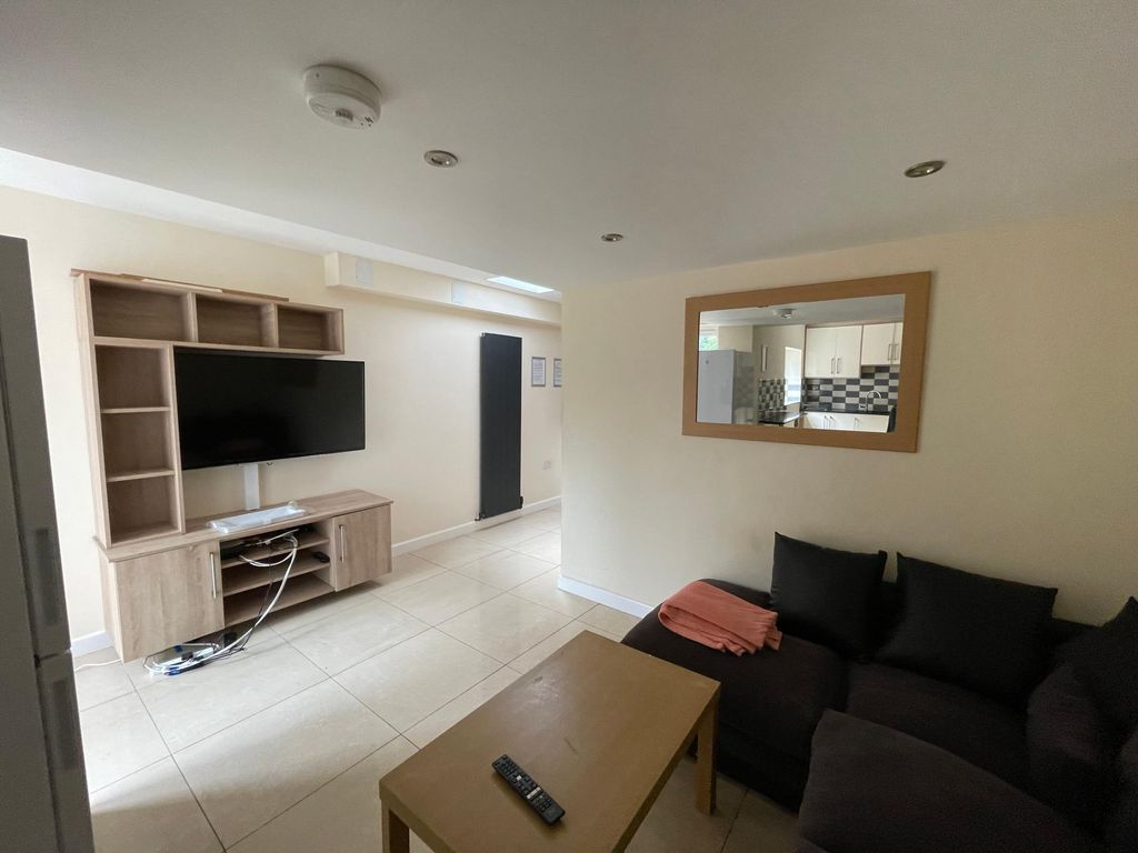 Property photo 3 of 20 Photo 2