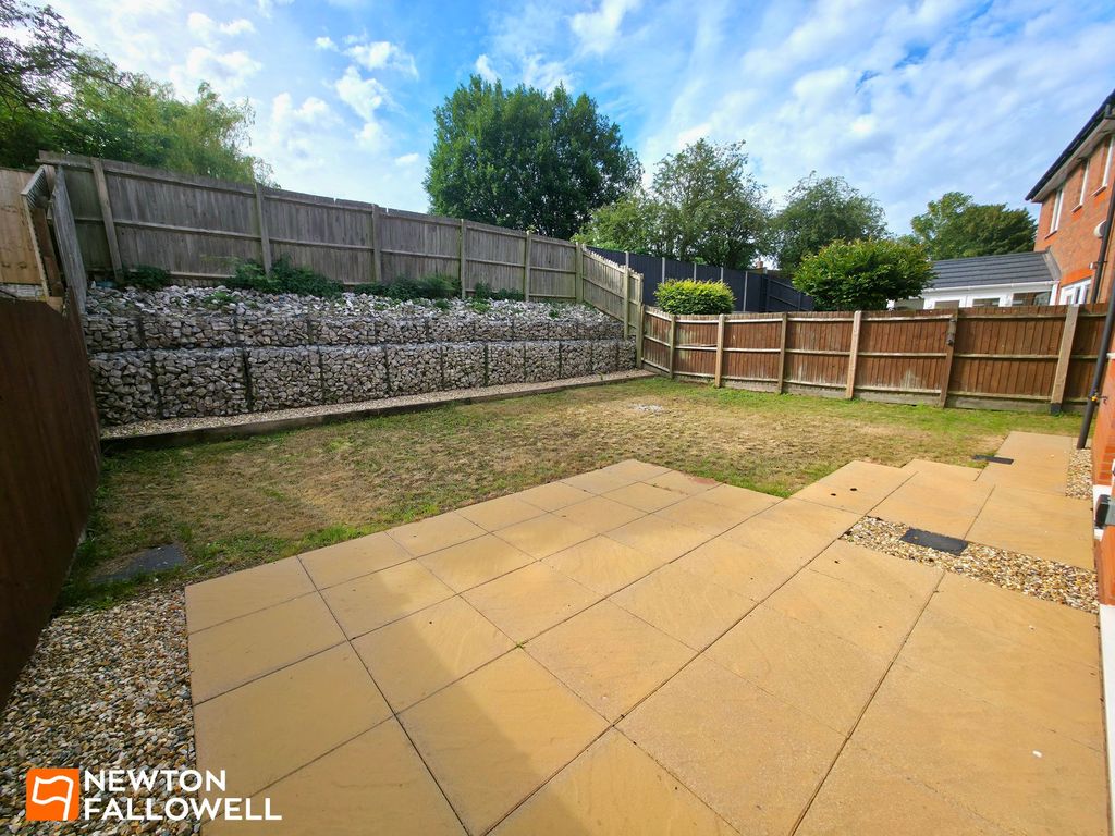 Property photo 2 of 25