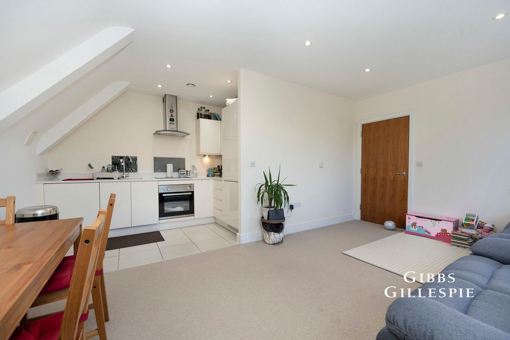 Property photo 3 of 18 Pbox-Img.Jpg
