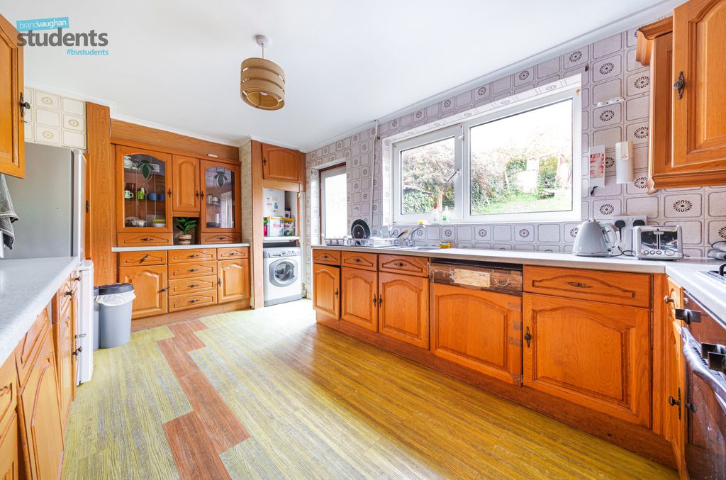 Property photo 3 of 12 52F214B1-4ce6-43E...