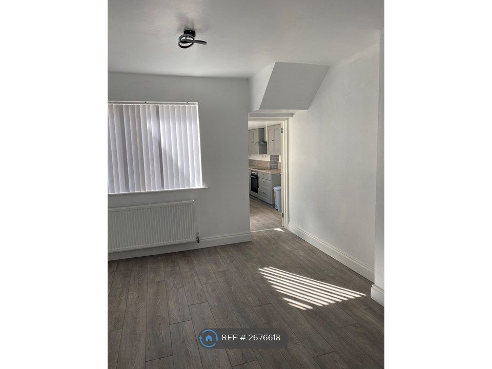 Property photo 3 of 10 Dining