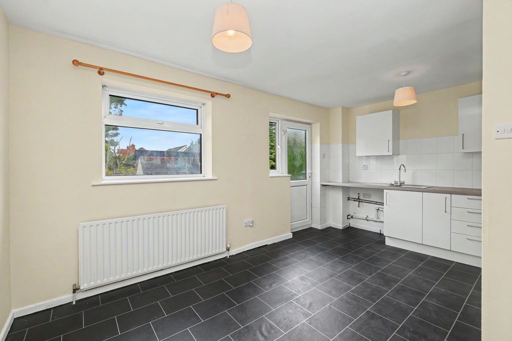 Property photo 3 of 20 Kitchen