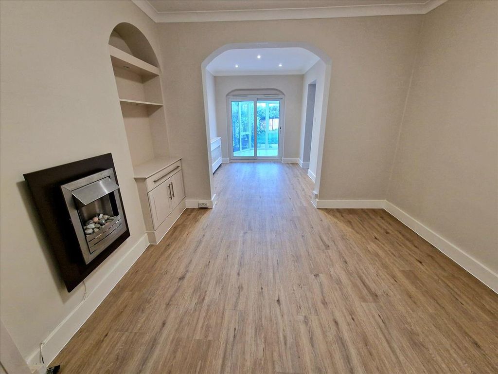 Property photo 3 of 25