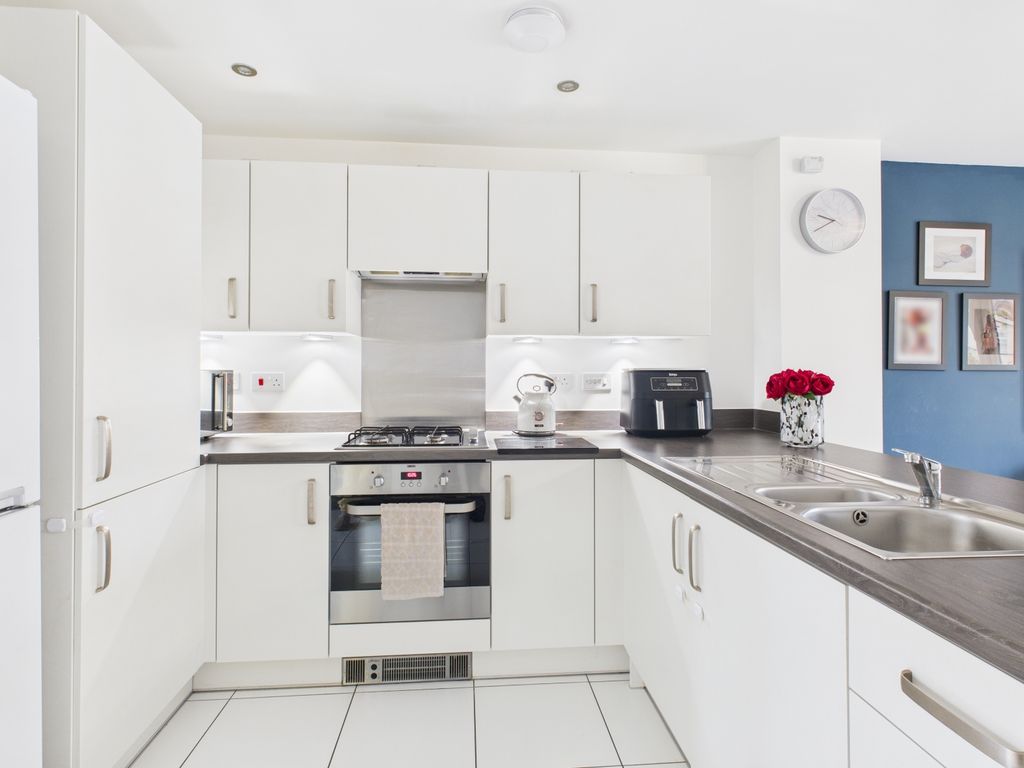 Property photo 3 of 20 Cam03729G0-Pr0202-Still003