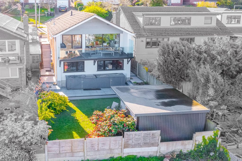 Property photo 1 of 32