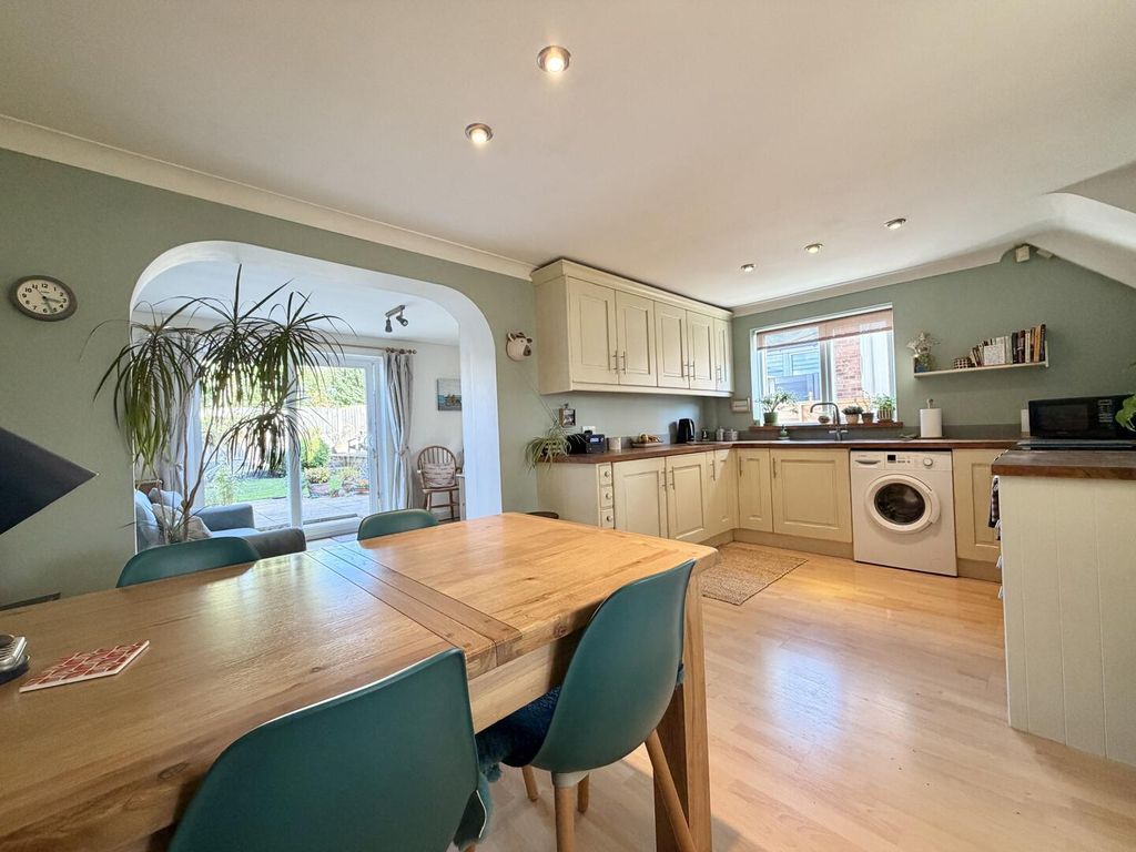 Property photo 2 of 27 Kitchen/Diner