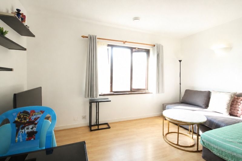 Property photo 1 of 6 Wicket Road, Greenford, Middlesex, Ub6