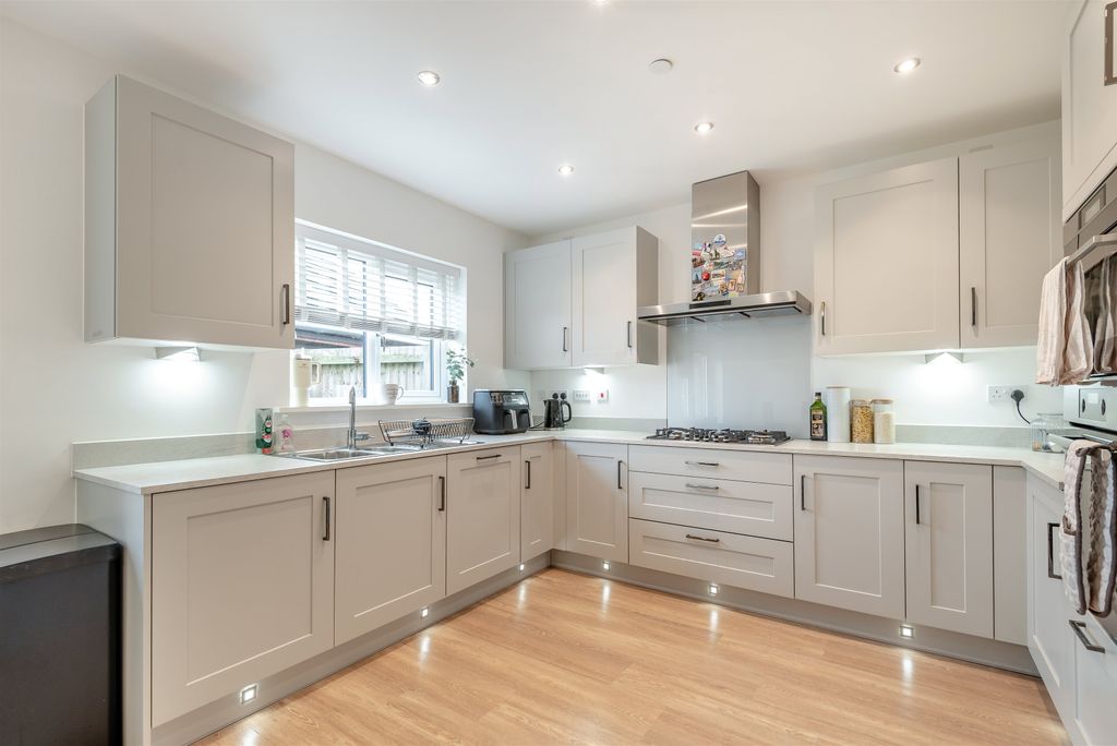 Property photo 2 of 23