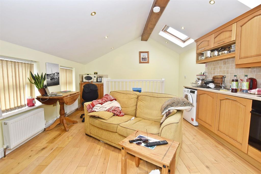 Property photo 3 of 35 Ddp04920 liv 3.Jpg