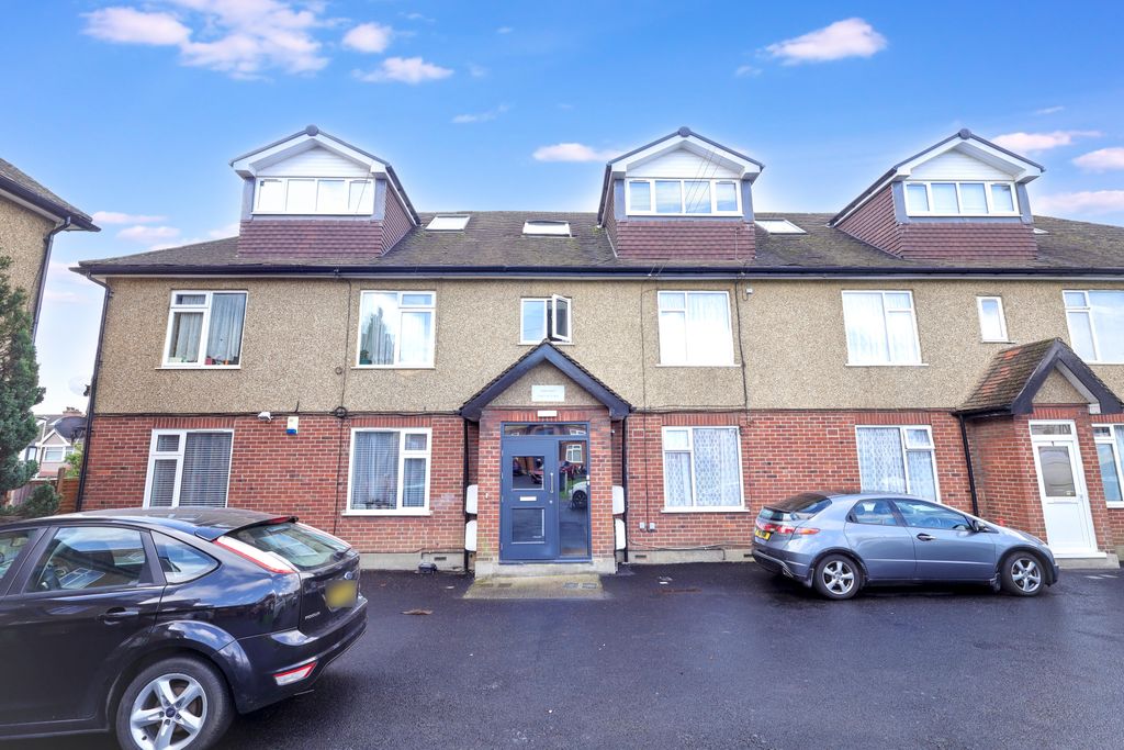 Property photo 1 of 16 3A Avon Court, Braund Avenue, Greenford, London, Ub6 9Jh