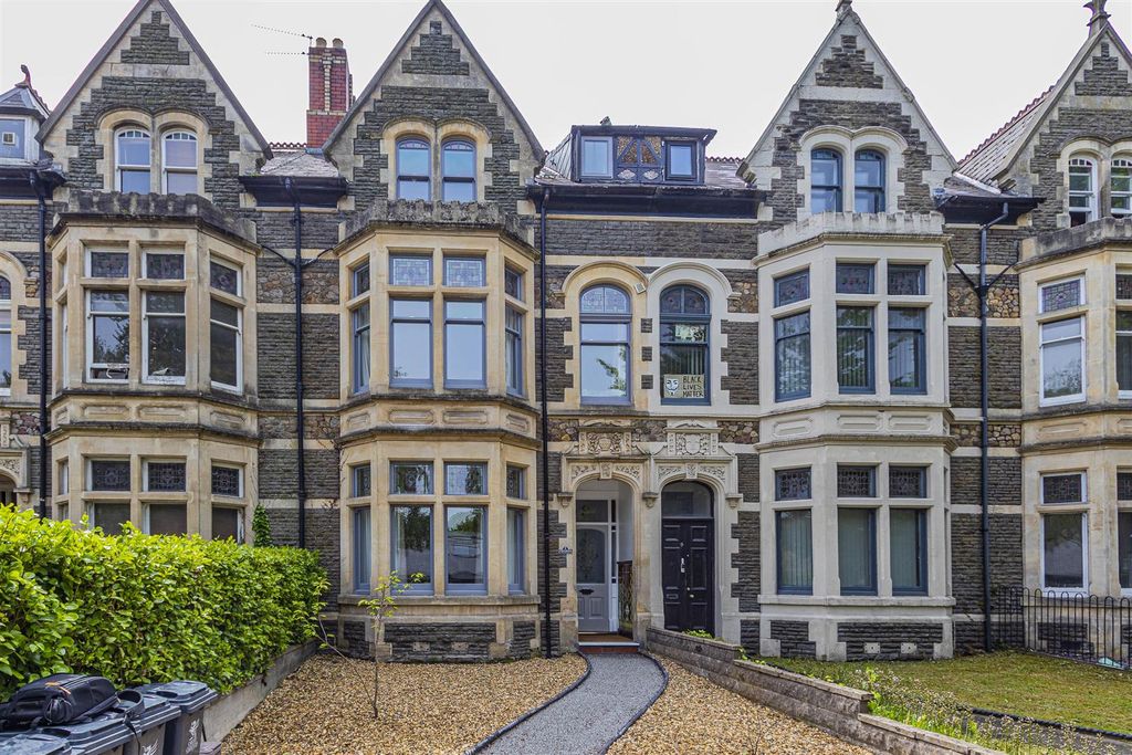 Property photo 1 of 6 Ninian Road 8, 2-1.Jpg