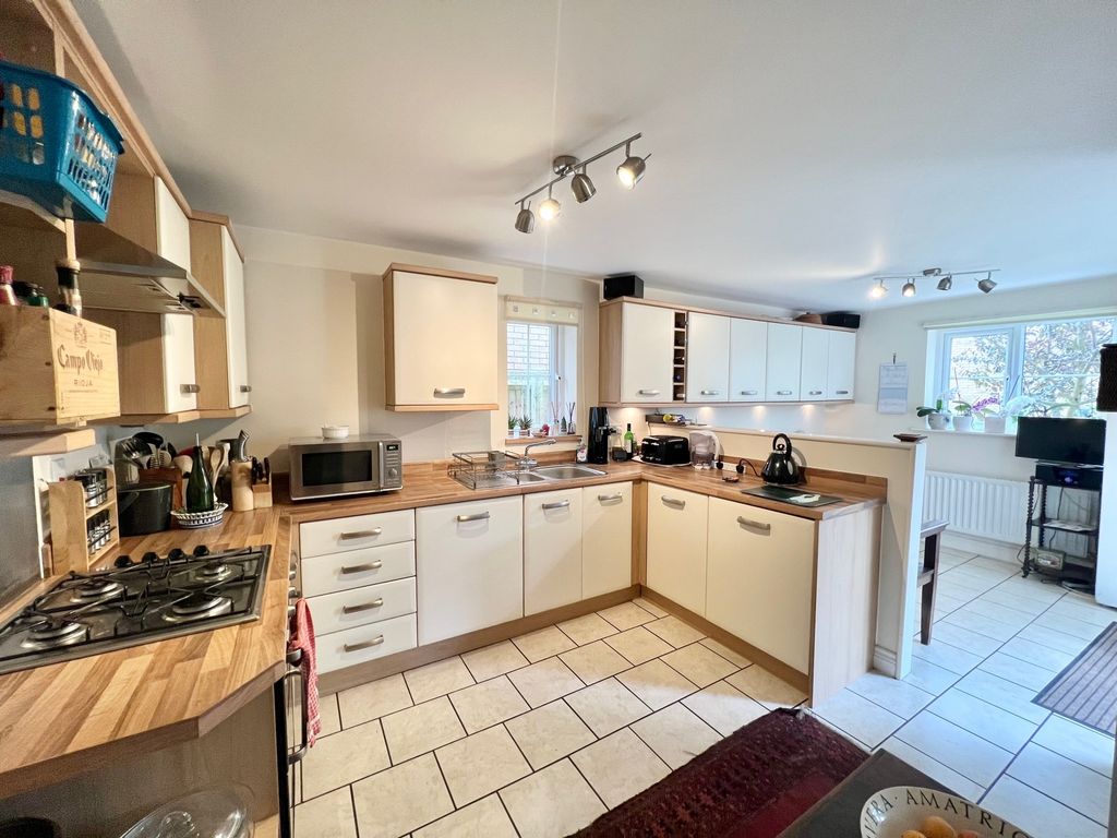 Property photo 2 of 14