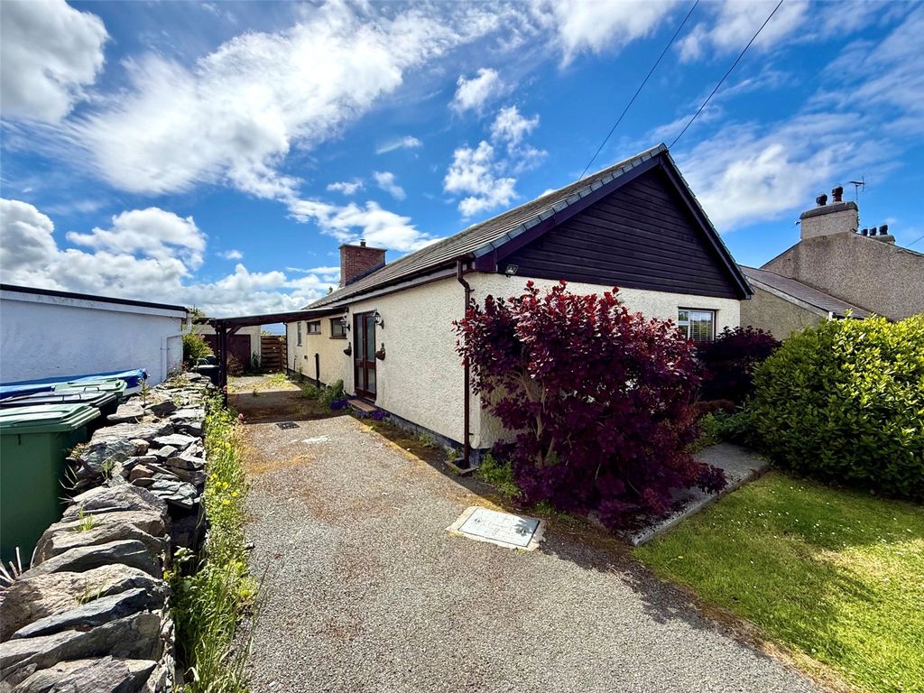 3 bed bungalow for saleNewborough, Isle Of Anglesey, Sir Ynys Mon LL61