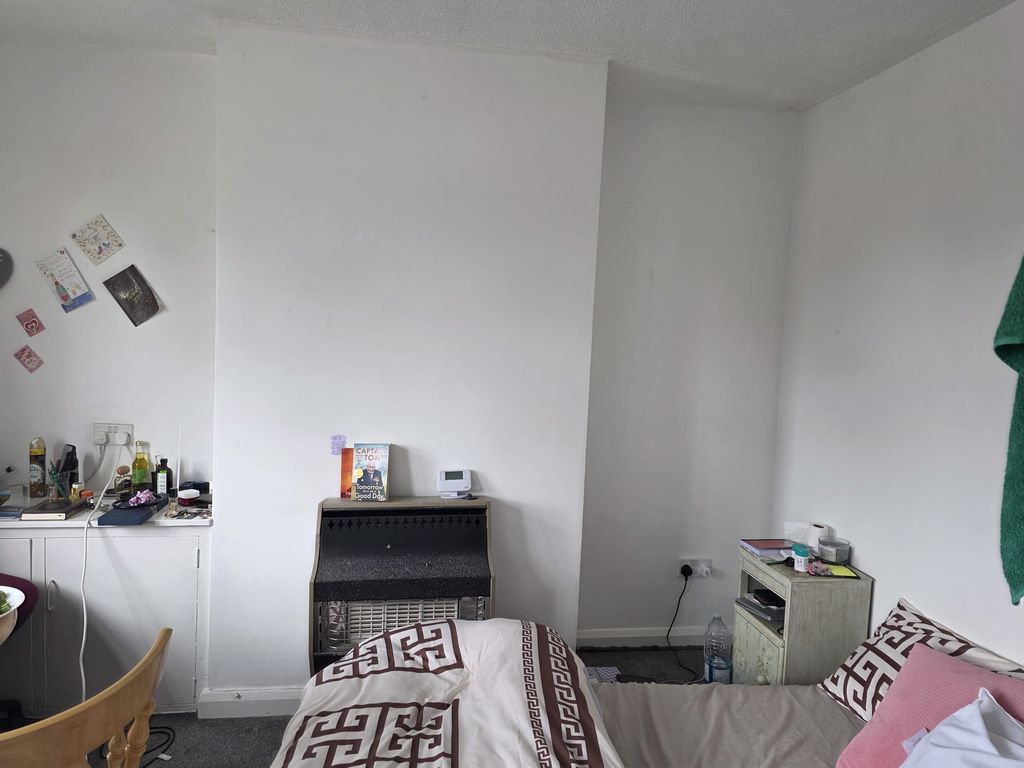 Property photo 3 of 6