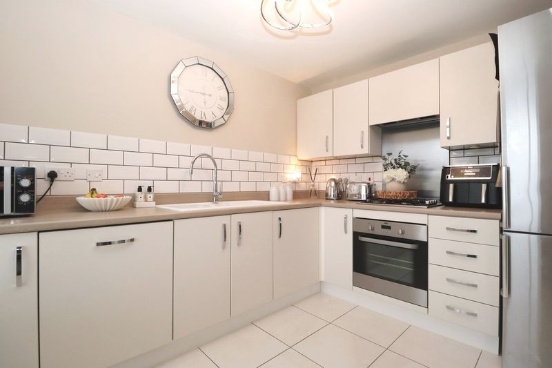 Property photo 3 of 31 Kitchen