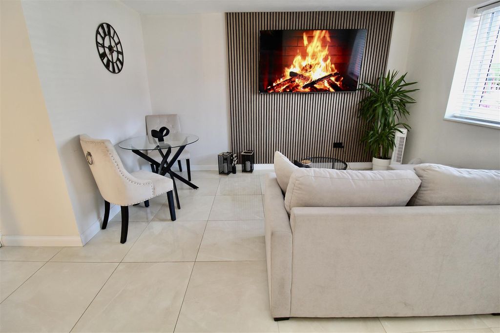 Property photo 3 of 31 Open Plan Entrance Hallway/Lounge