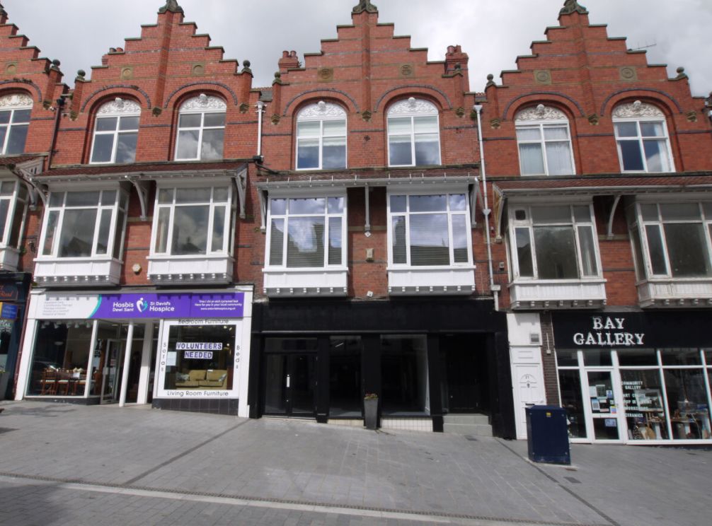 Property photo 1 of 4 Colwyn Bay - 19 Station Road Ll29 8Bp
