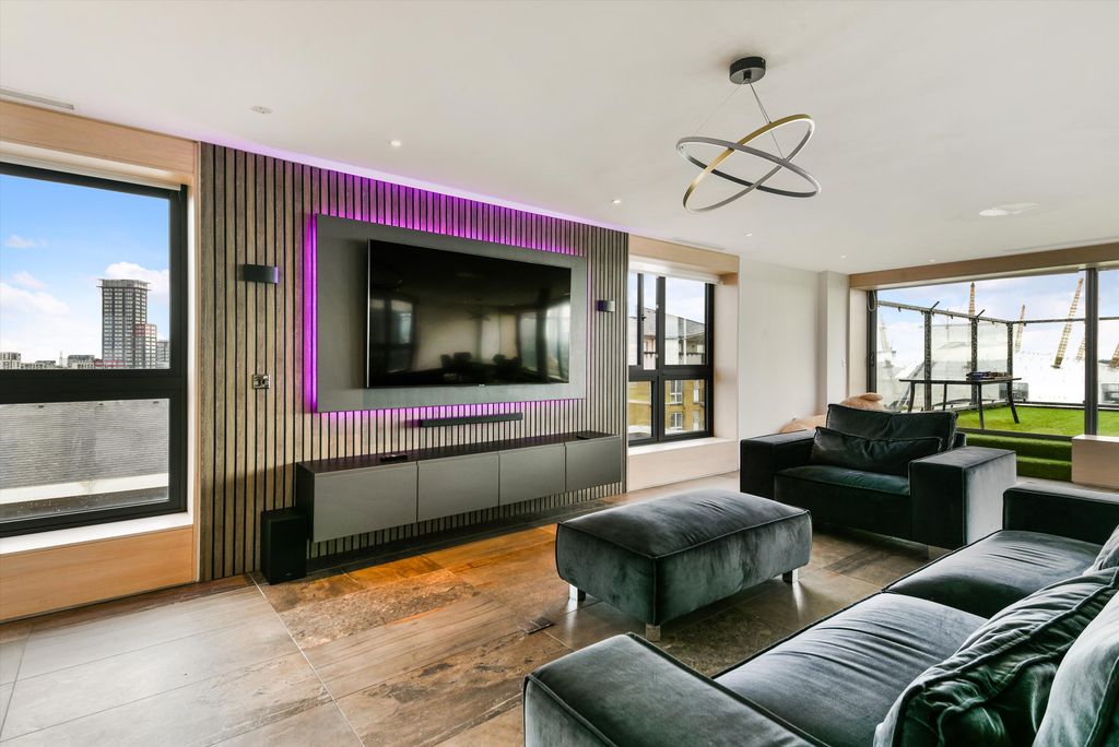 Property photo 3 of 19 Image