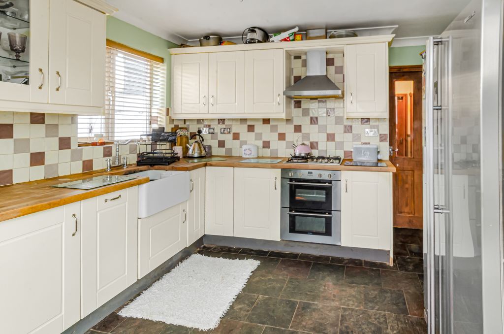 Property photo 3 of 25 Advert-23