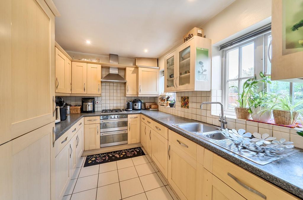 Property photo 2 of 18 Davidson Frost-Wellings, Dfw, Goodhall Close, Stan