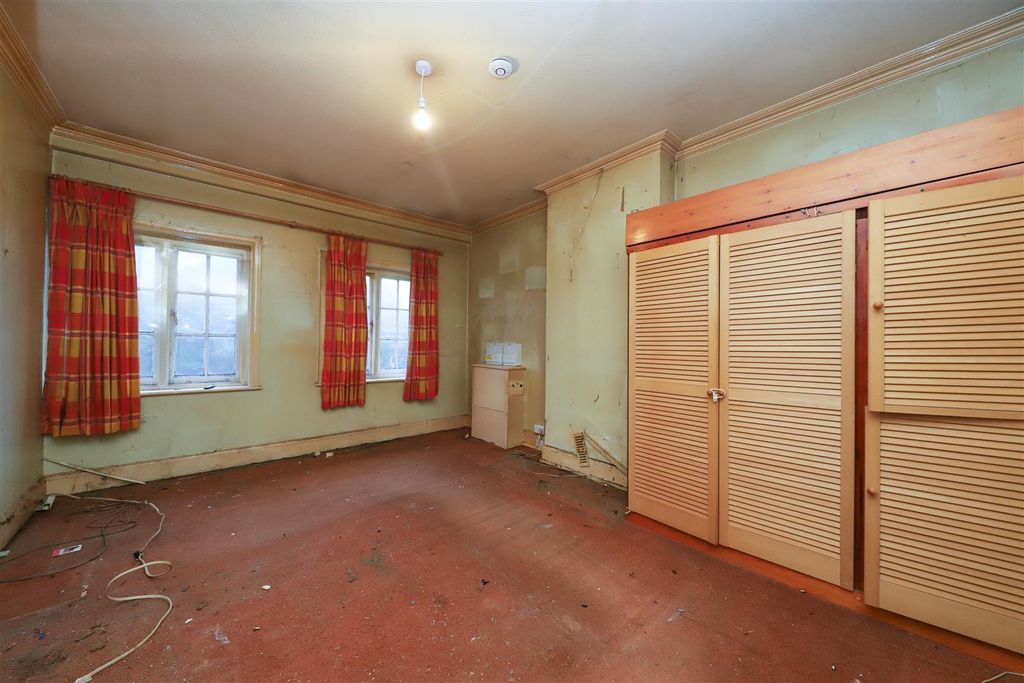 Property photo 2 of 8 Bedroom