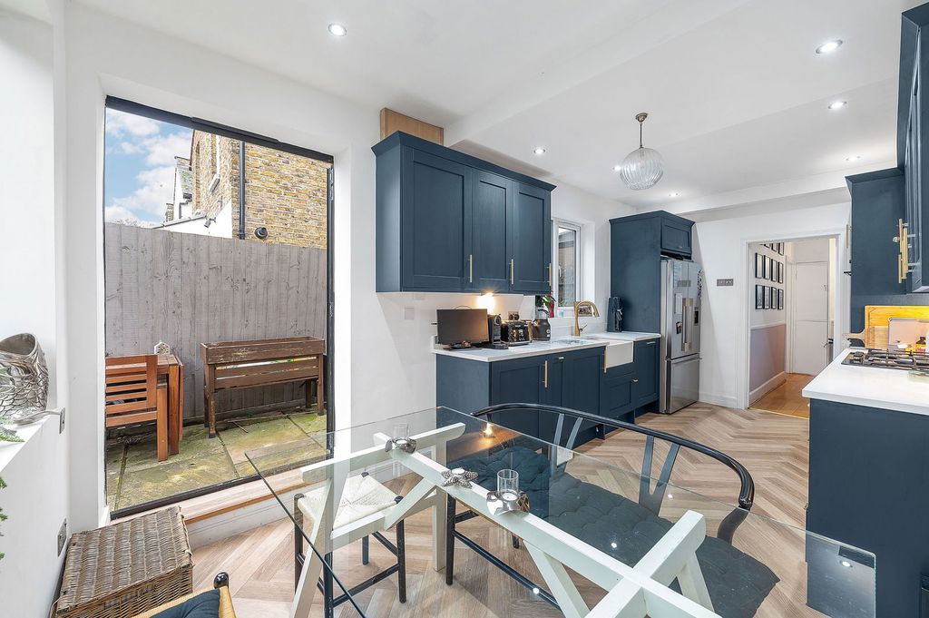 Property photo 1 of 34