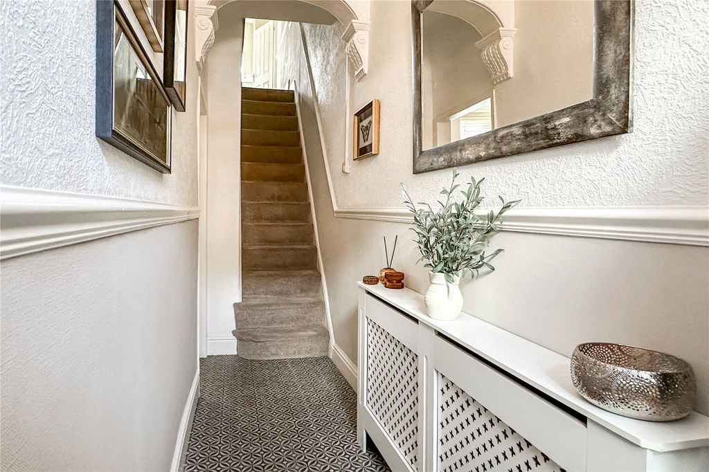 Property photo 2 of 19 Hallway