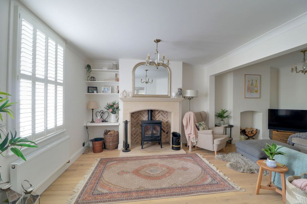 Property photo 3 of 20