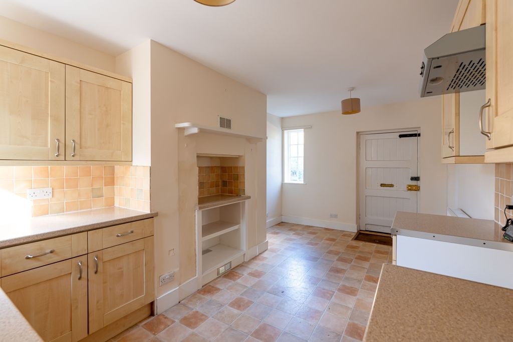 Property photo 3 of 17 Kitchen
